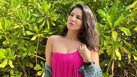 sunny leone video news|Sunny Leone Videos: Latest News, Videos and Photos of